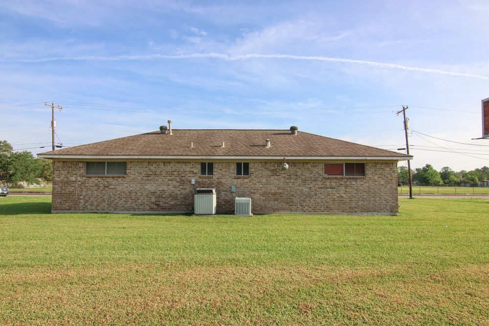 1017 W South St, Alvin, TX 77511